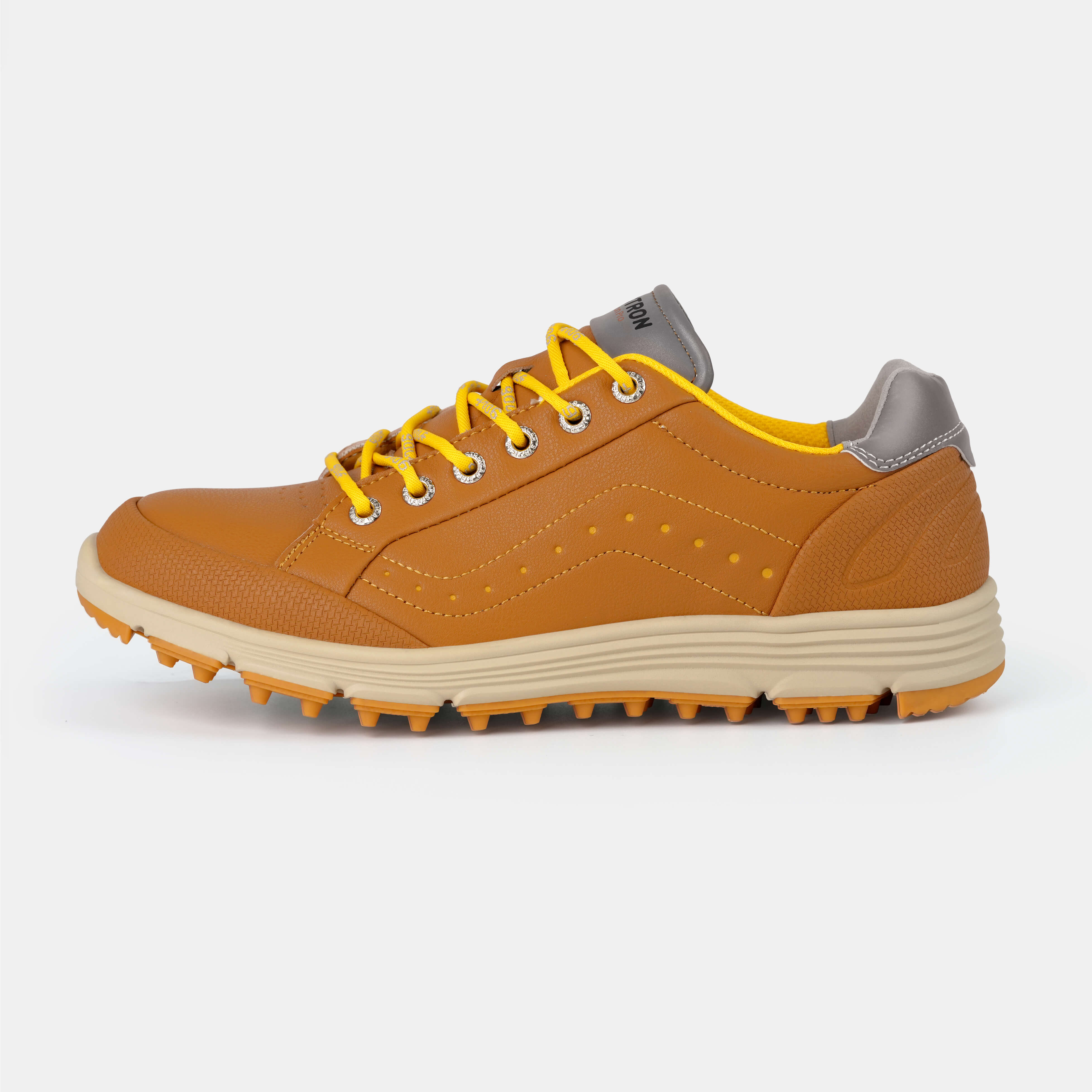 G718 Men's Breathable Spikeless Golf Shoes / Brown
