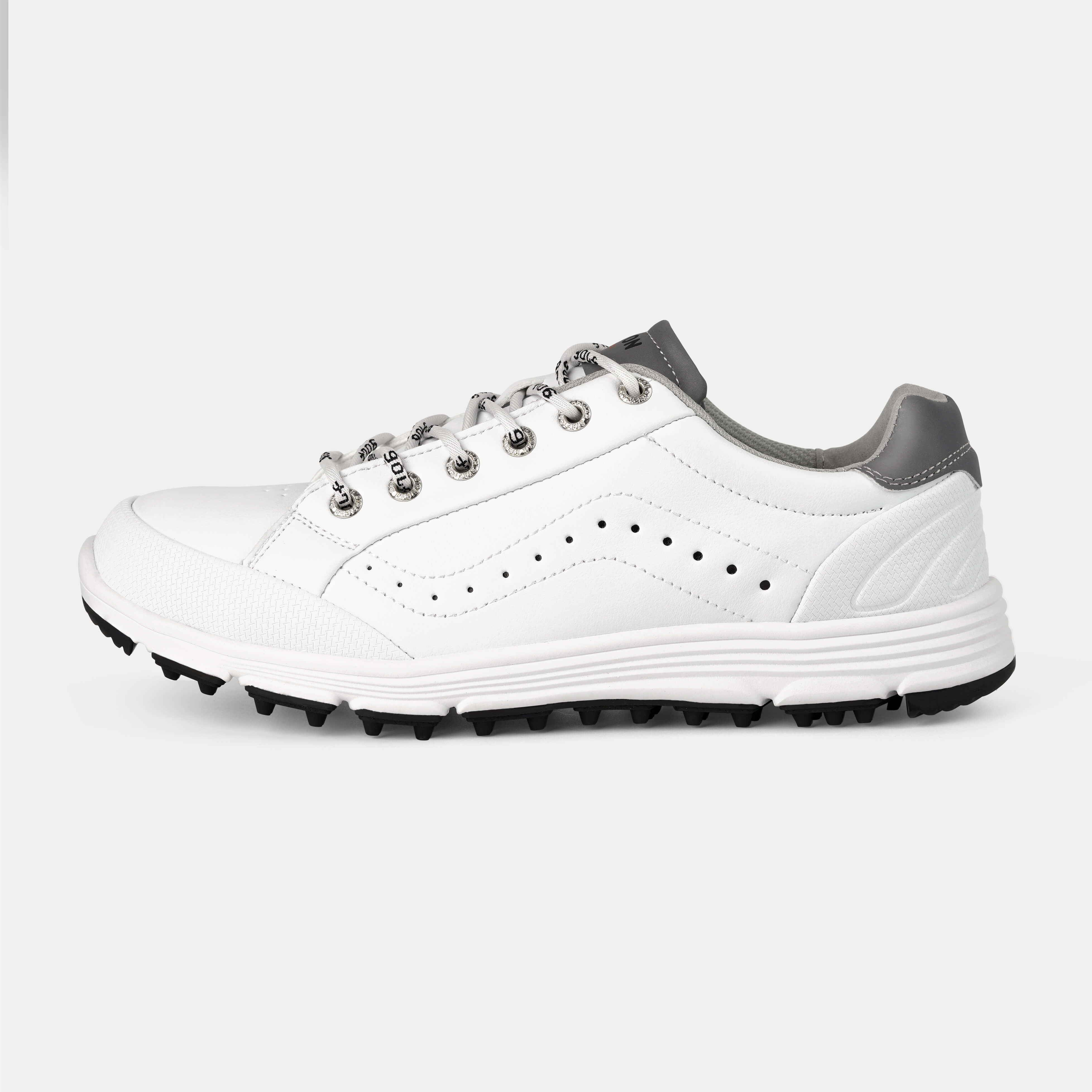 G718 Men's Breathable Spikeless Golf Shoes / White
