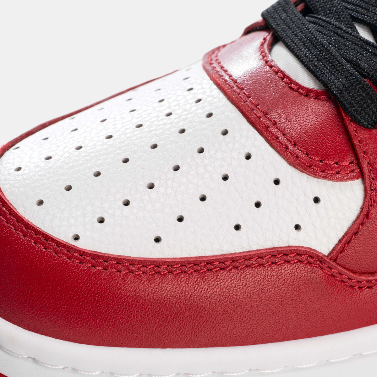 P101 Leather Golf Shoes. No Spikes. No Limits.5