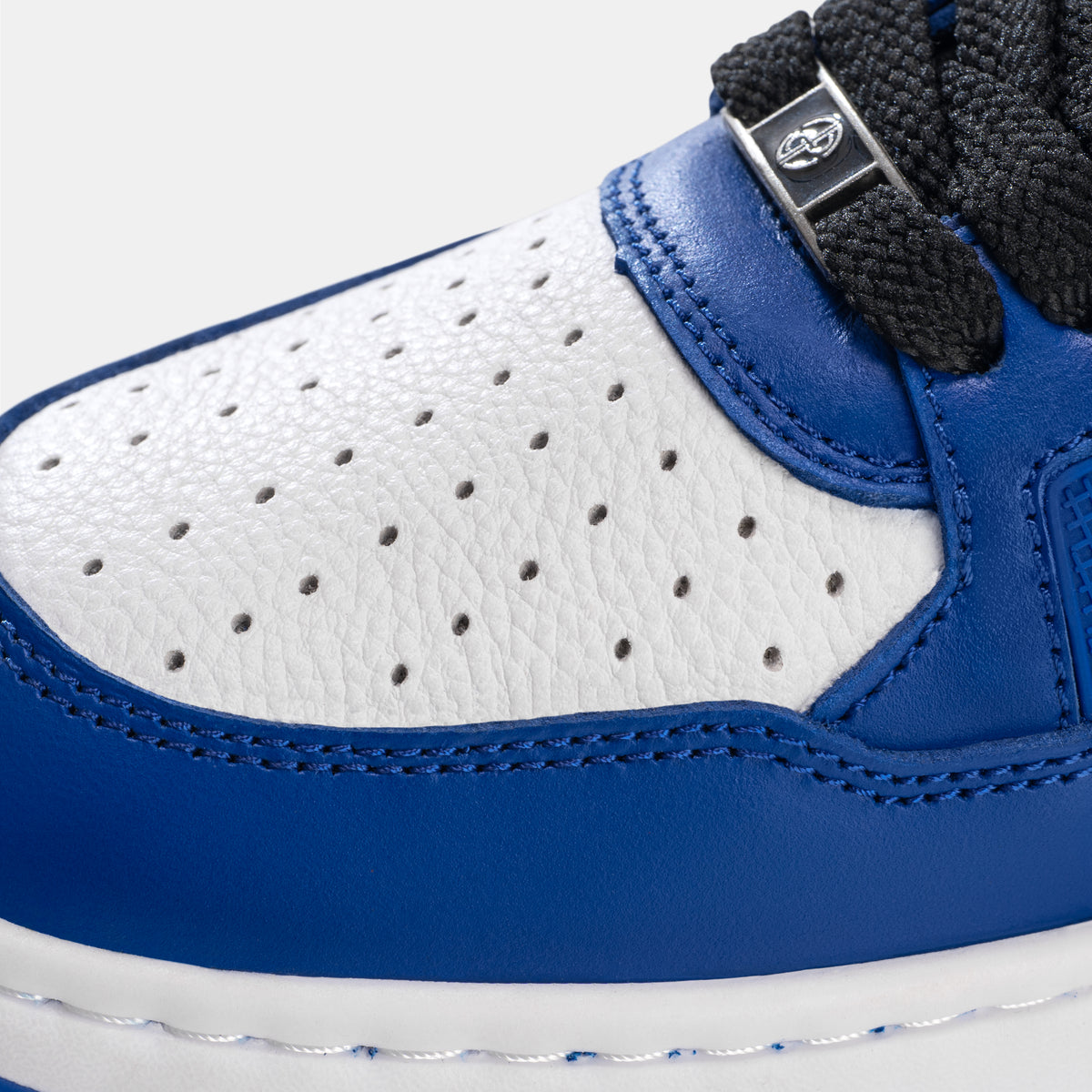 P101 Leather Golf Shoes. No Spikes. No Limits.