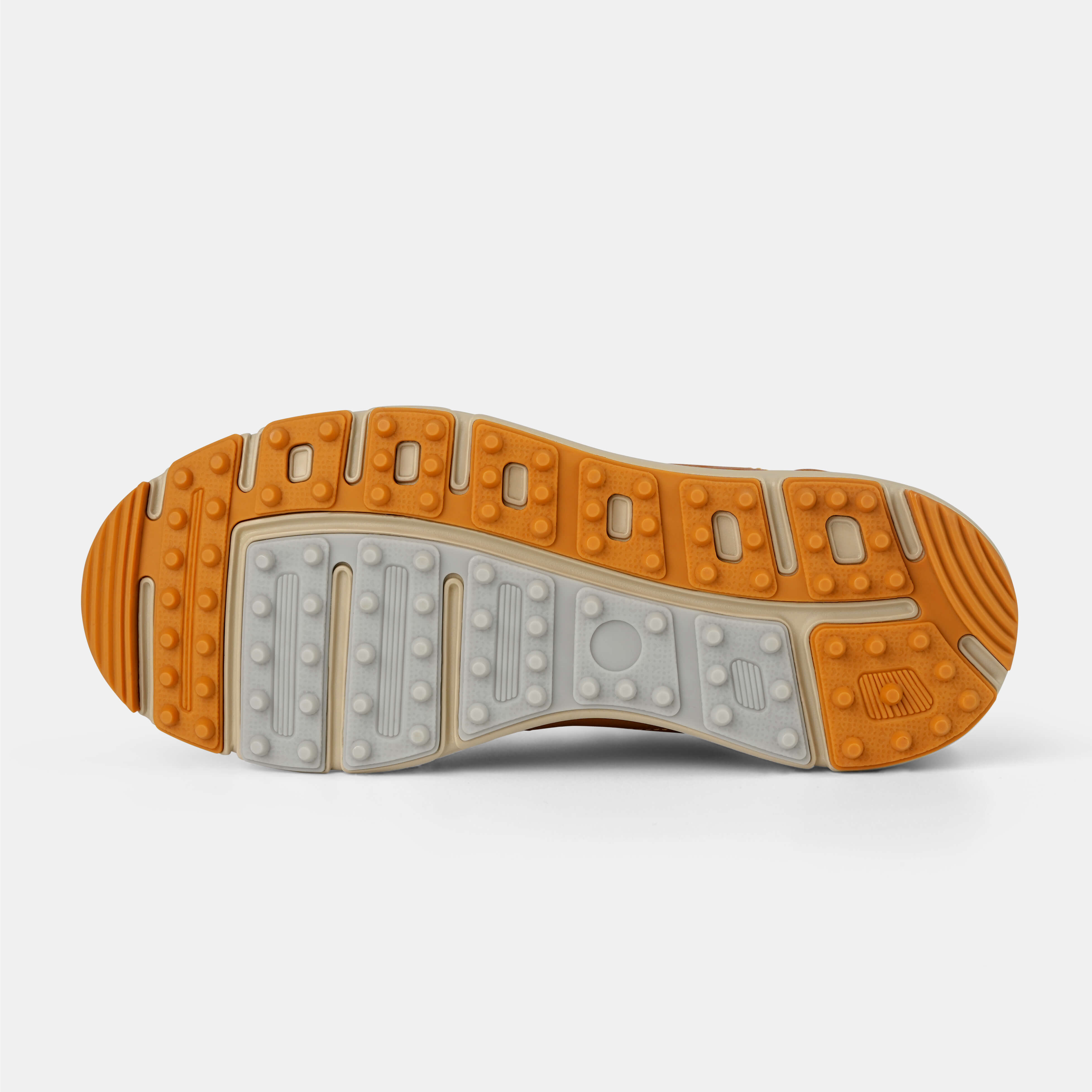 G718 Men's Breathable Spikeless Golf Shoes / Brown