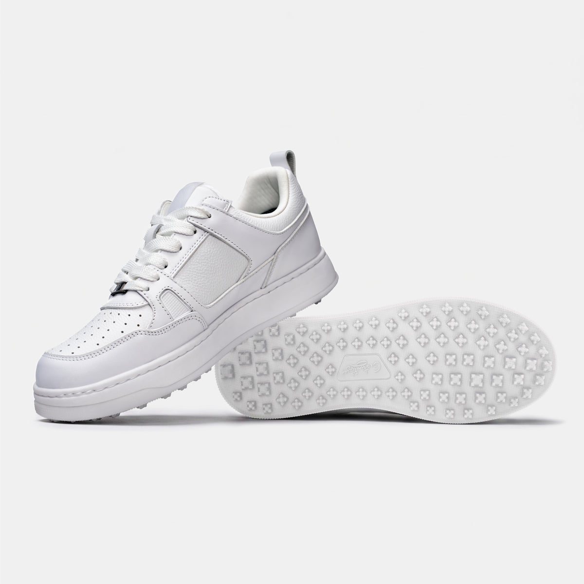 P101 Leather Golf Shoes. No Spikes. No Limits.