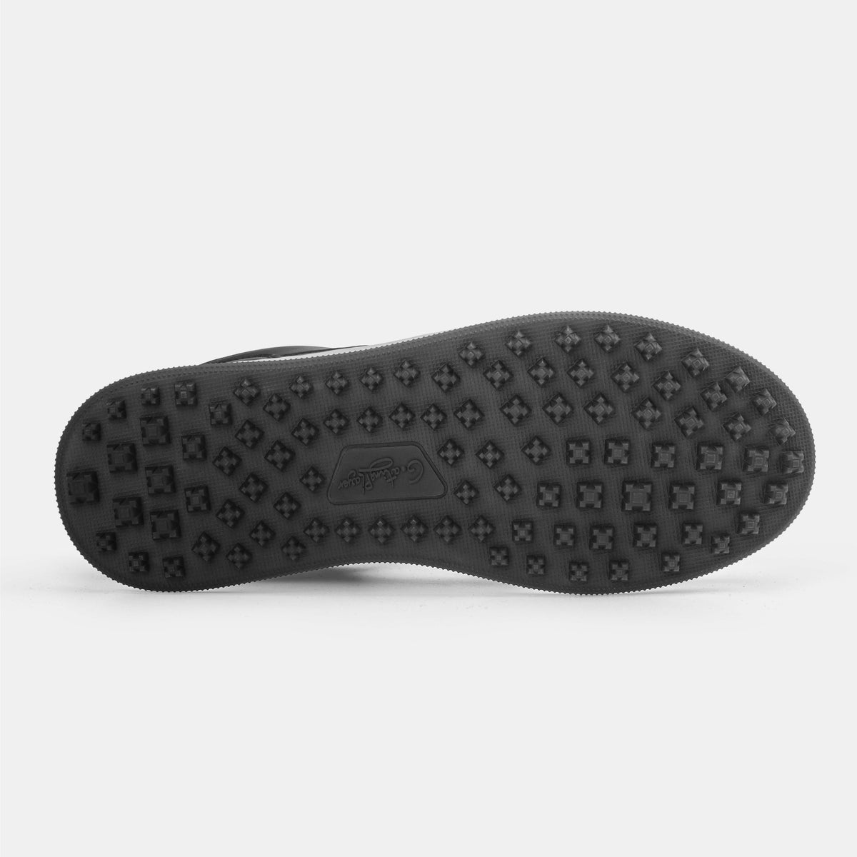 P101 Leather Golf Shoes. No Spikes. No Limits.