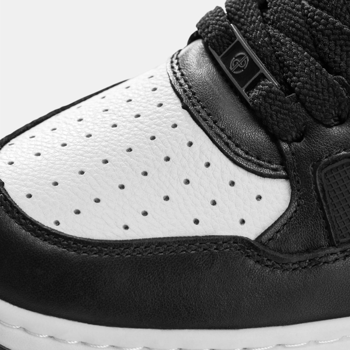 P101 Leather Golf Shoes. No Spikes. No Limits.