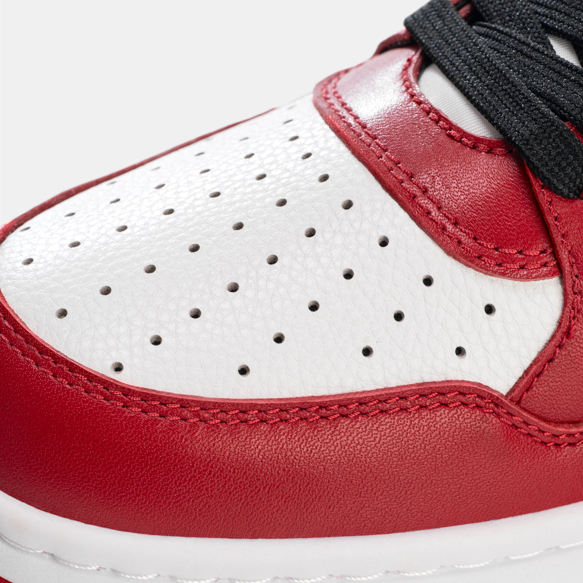 P101 Leather Golf Shoes. No Spikes. No Limits.